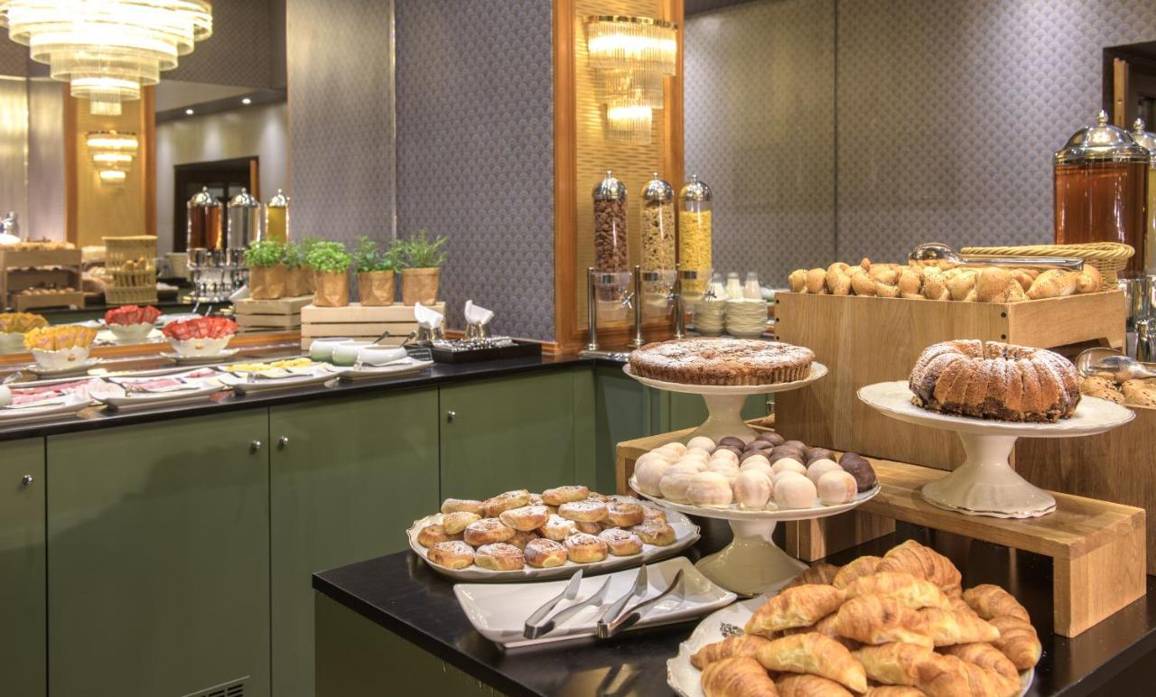 Grand Hotel Bohemia Praag Buitenkant foto A buffet at a hotel