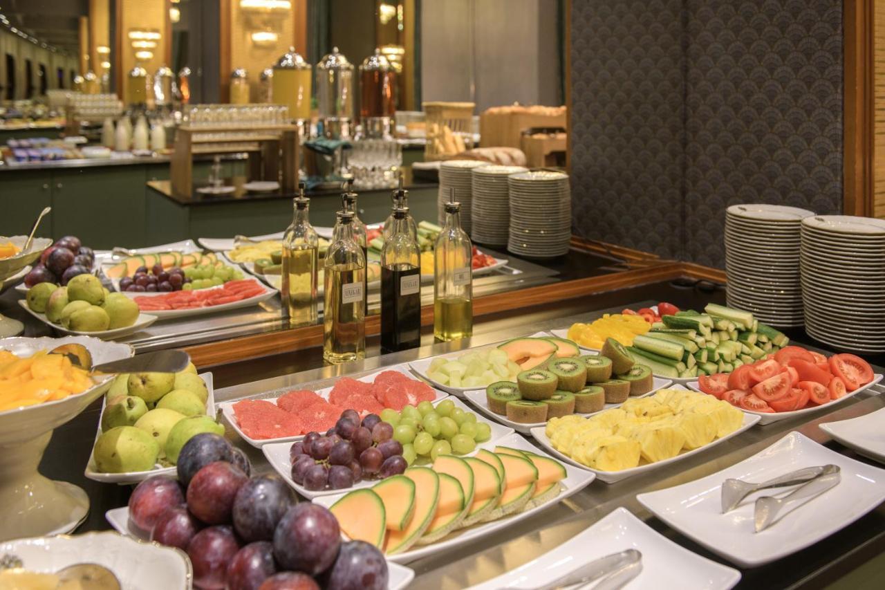 Grand Hotel Bohemia Praag Buitenkant foto Fruit salad