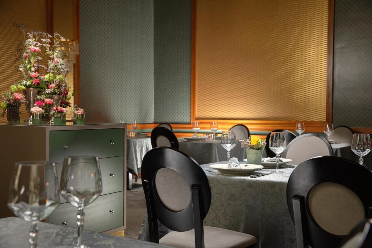 Grand Hotel Bohemia Praag Buitenkant foto Restaurant