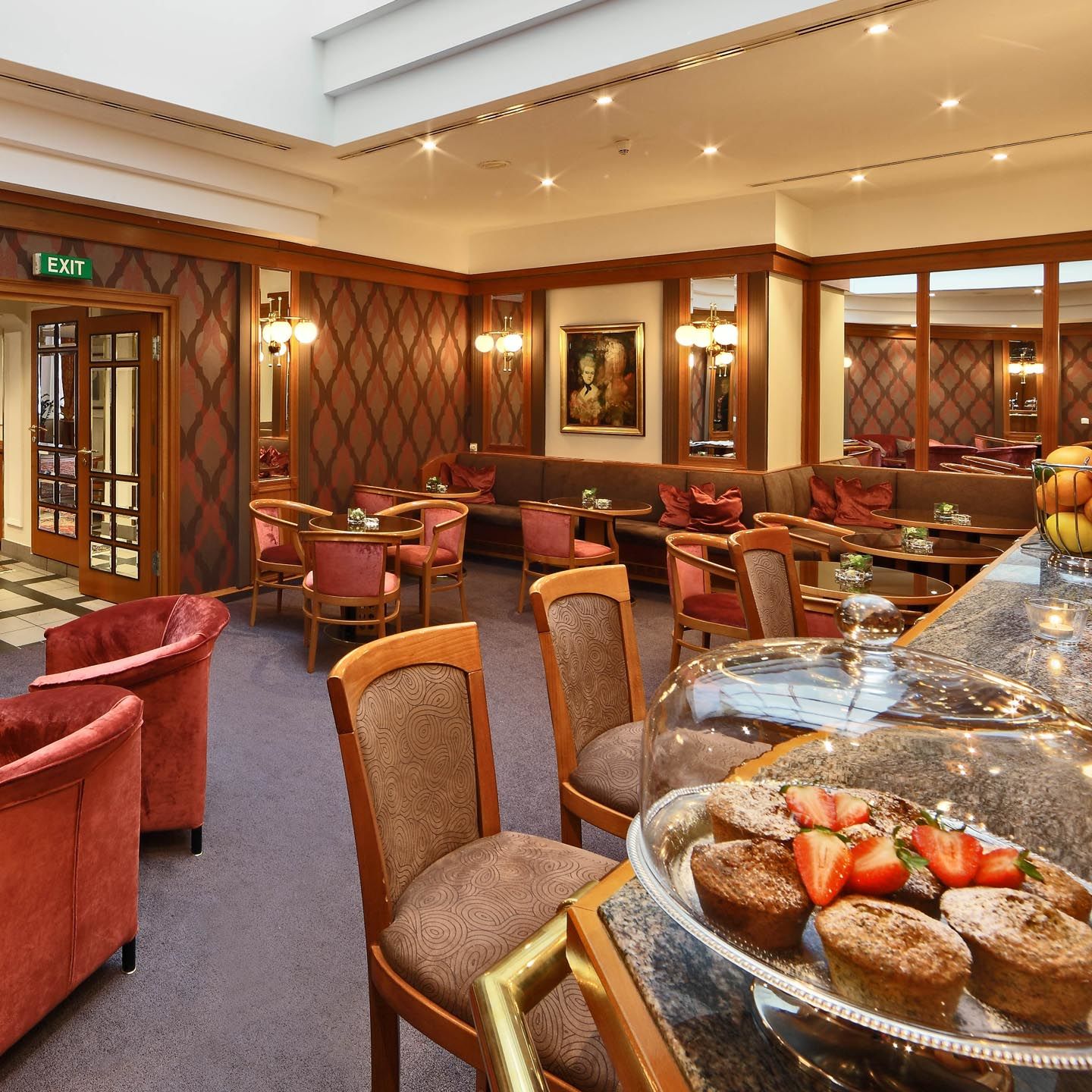 Grand Hotel Bohemia Praag Buitenkant foto The lounge at the airport