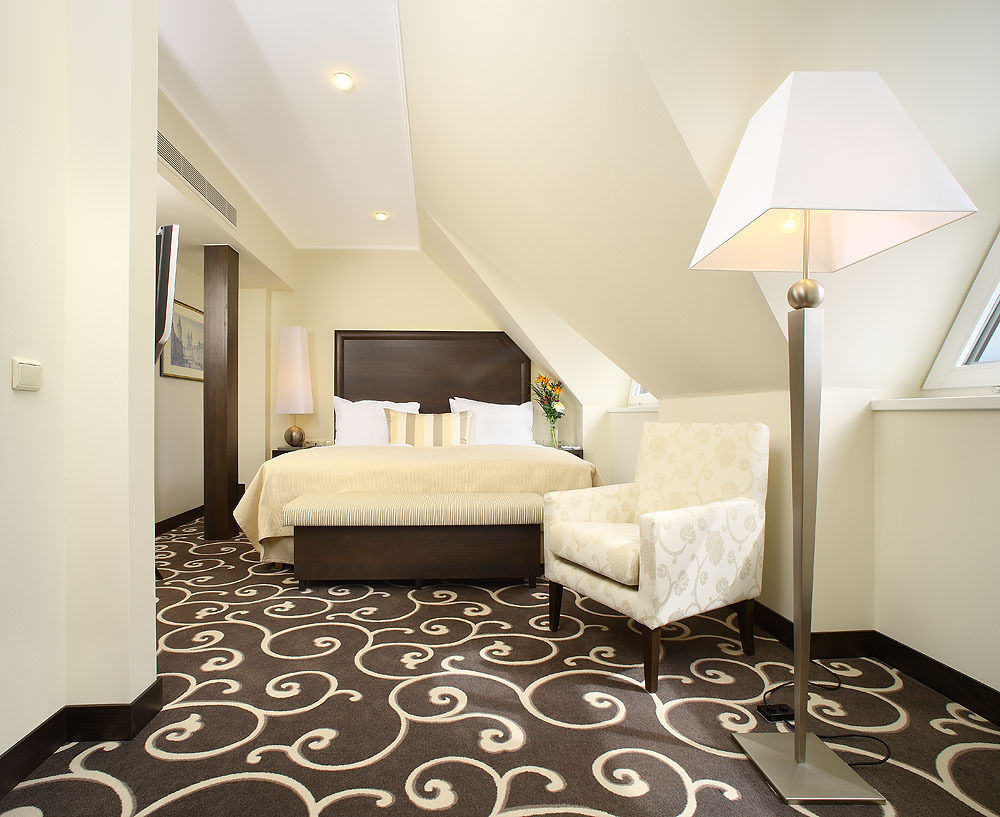 Grand Hotel Bohemia Praag Kamer foto A suite at the Hotel de France