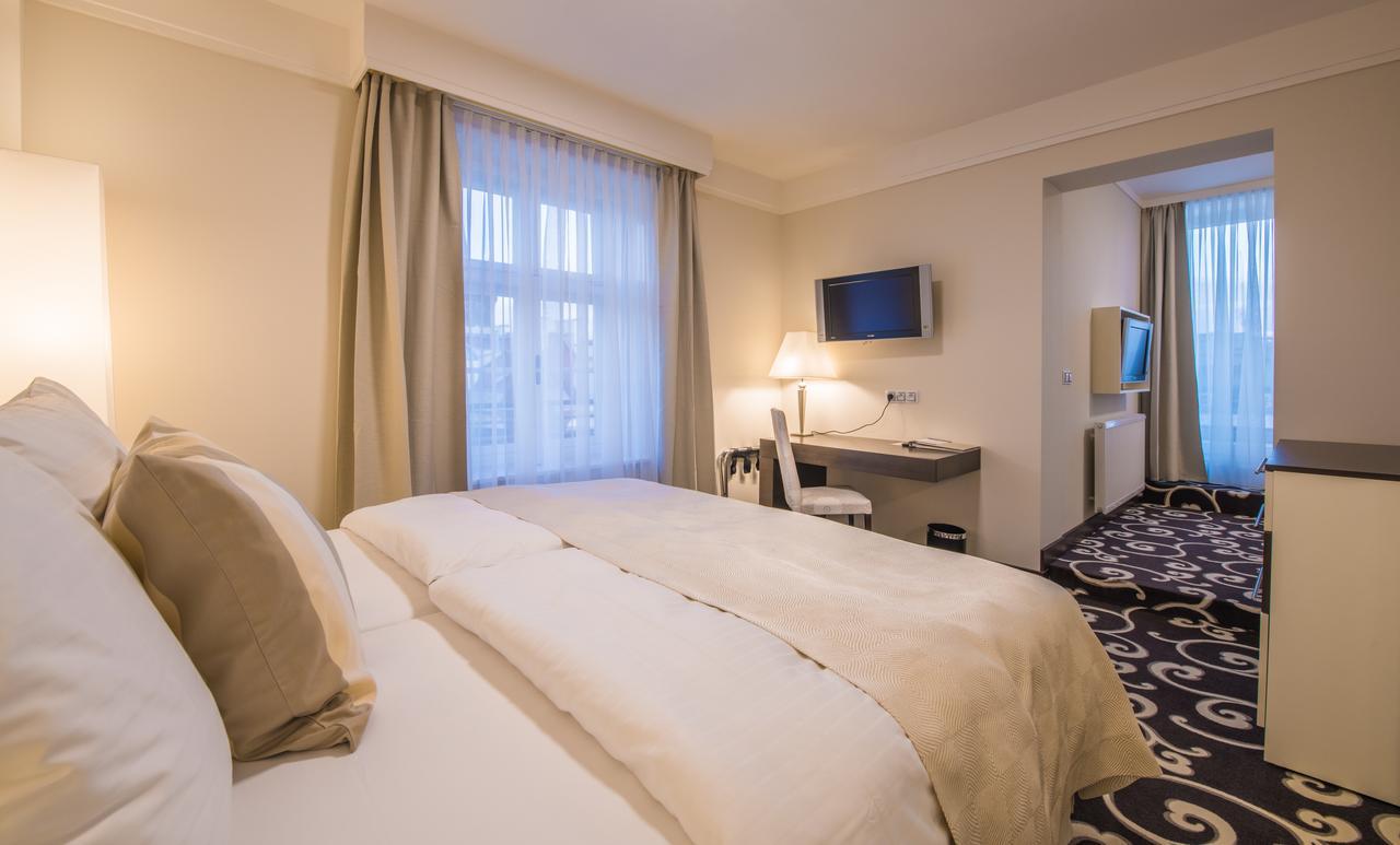 Grand Hotel Bohemia Praag Buitenkant foto A room at the hotel