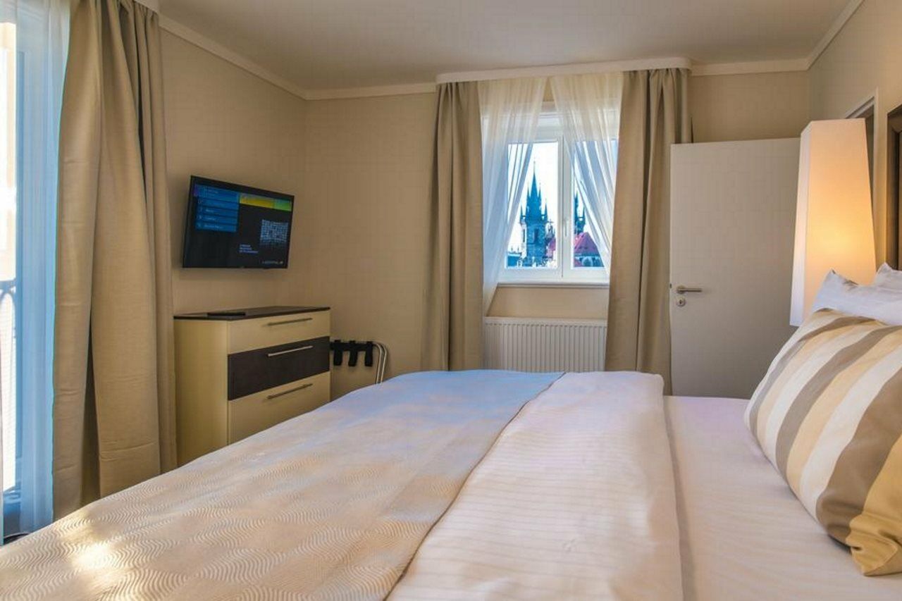 Grand Hotel Bohemia Praag Buitenkant foto A room at the hotel