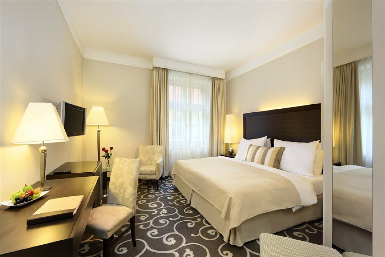 Grand Hotel Bohemia Praag Buitenkant foto A room at the hotel